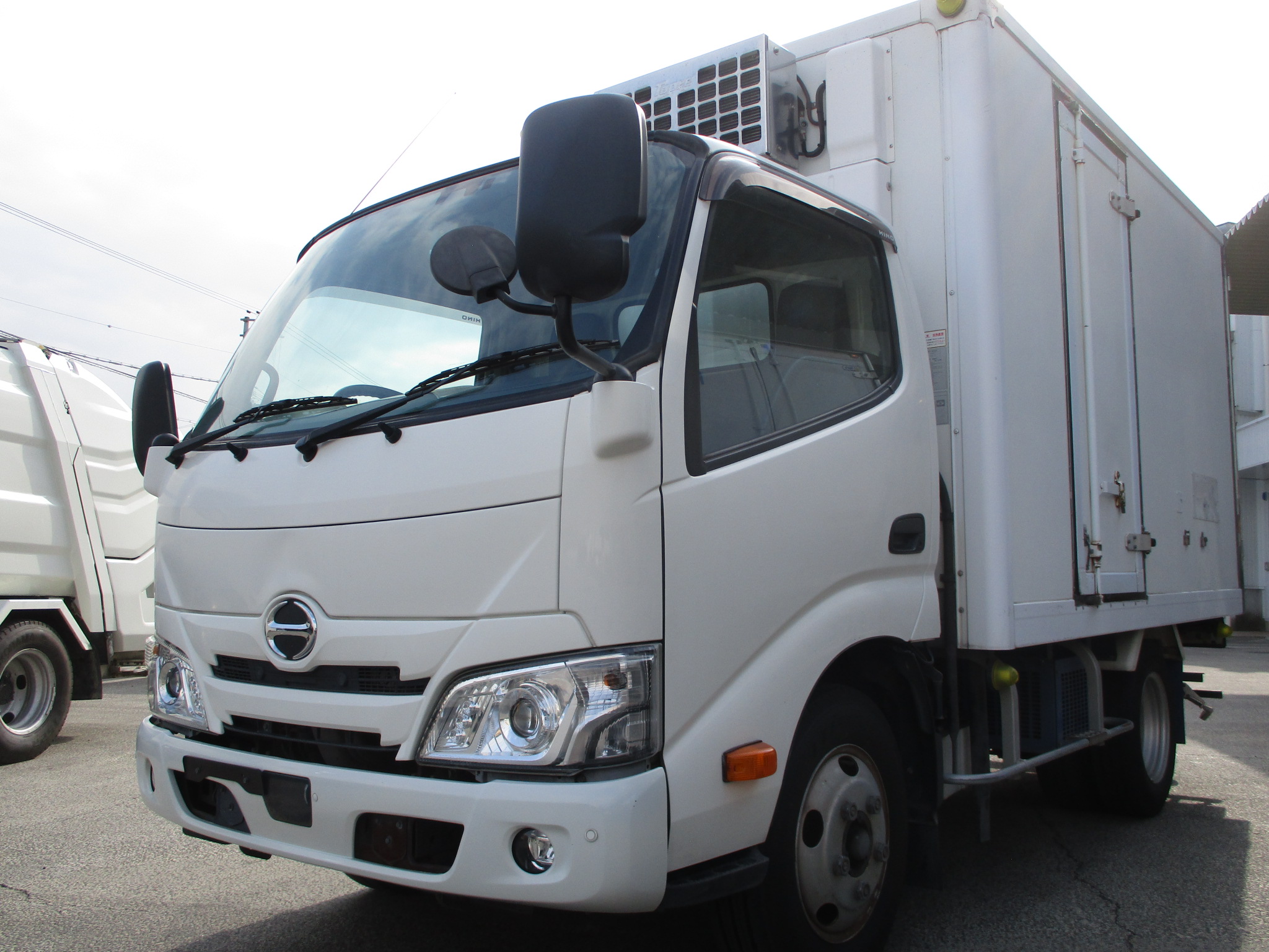 令和2年式 日野デュトロ 2トン冷凍車
